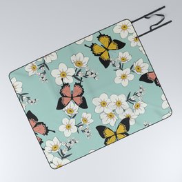 Vintage cute romantic seamless wild flowers pattern with butterflies - All over floral daisy butterfly print - vintage Picnic Blanket
