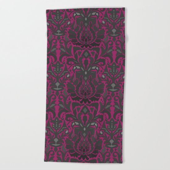 Aya damask fuchsia Beach Towel