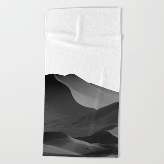 dunes(Black and white) Beach Towel