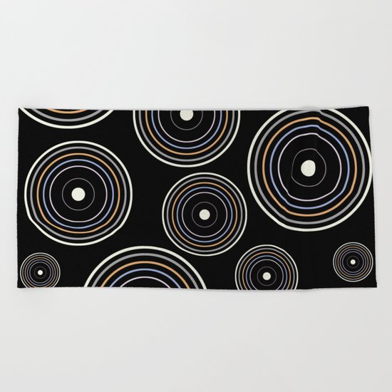 CONCENTRIC CIRCLES IN BLACK (abstract pattern) Beach Towel