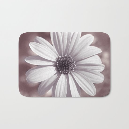 White Daisy Bath Mat