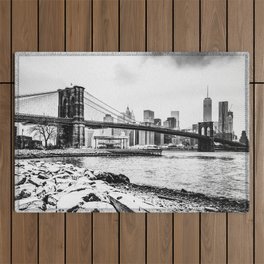 Brooklyn Bridge and Manhattan skyline during winter snowstorm in New York City black and white Outdoor Rug