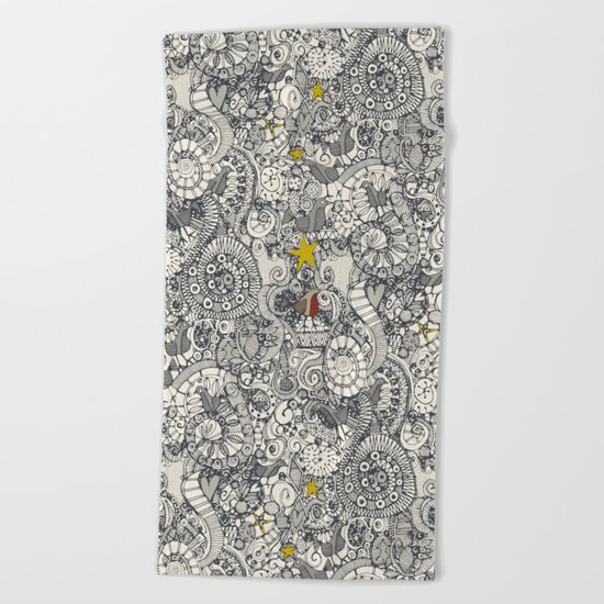 christmas robin tree Beach Towel