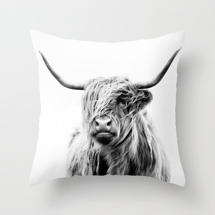 portrait of a highland cow Throw Pillow