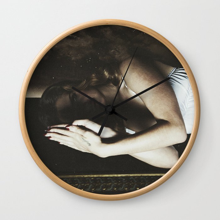 Born to die Wall Clock