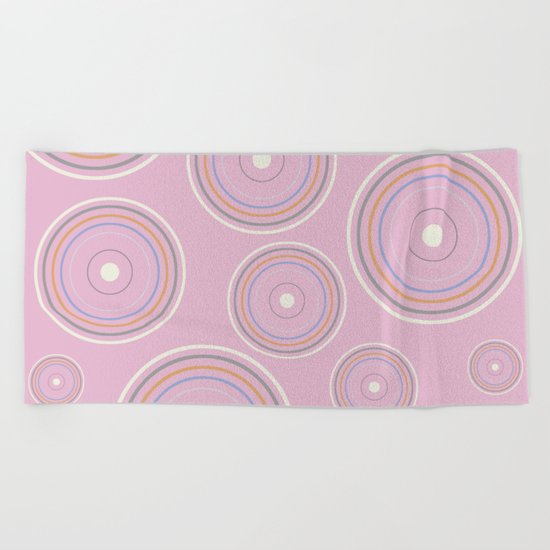 CONCENTRIC CIRCLES IN PINK (abstract pattern) Beach Towel
