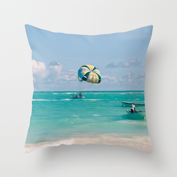 Dreaming of vacation Throw Pillow