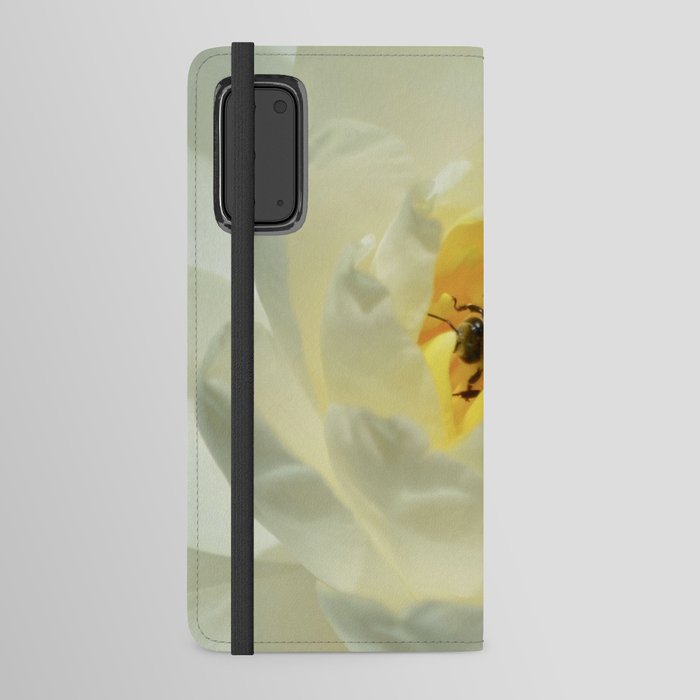 Bee Inside the Waterlily Android Wallet Case