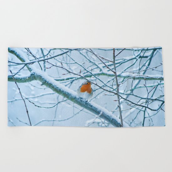 Robin in the cold Beach Towel