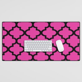 Quatrefoil Pattern In Black Outline On Bright Pink Desk Mat