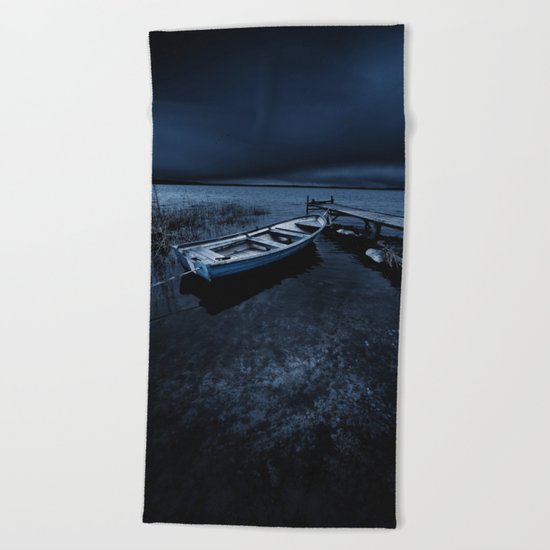 Im not alone Beach Towel