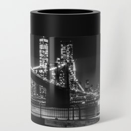 Brooklyn Bridge and Manhattan skyline at night in New York City black and white Can Cooler