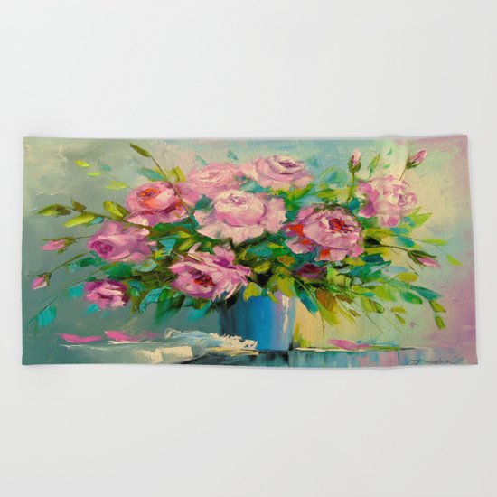 A bouquet of roses Beach Towel