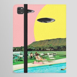 Invasion on vacation (UFO in Hawaii) iPad Folio Case