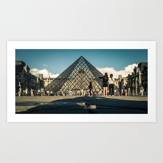 Paris, la pyramide du Louvre Art Print