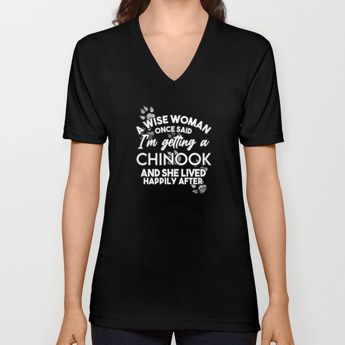 Chinook dog mom gifts. Perfect present for mom mother dad father friend him or her V Neck T Shirt