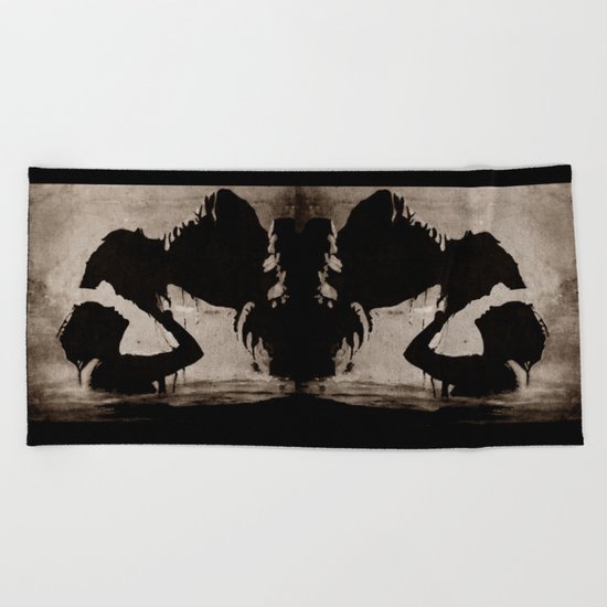 The kiss of the mermaid Beach Towel