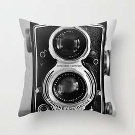 Vintage photograph camera art print- black and white retro rolleicord - film photography Throw Pillow
