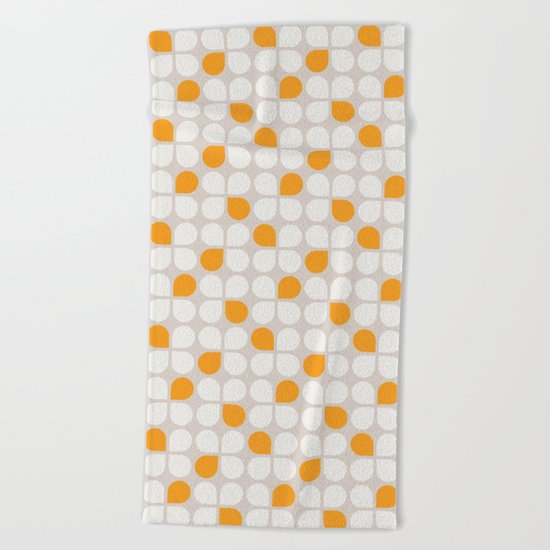 Daisy Crush Floral Pattern Beach Towel