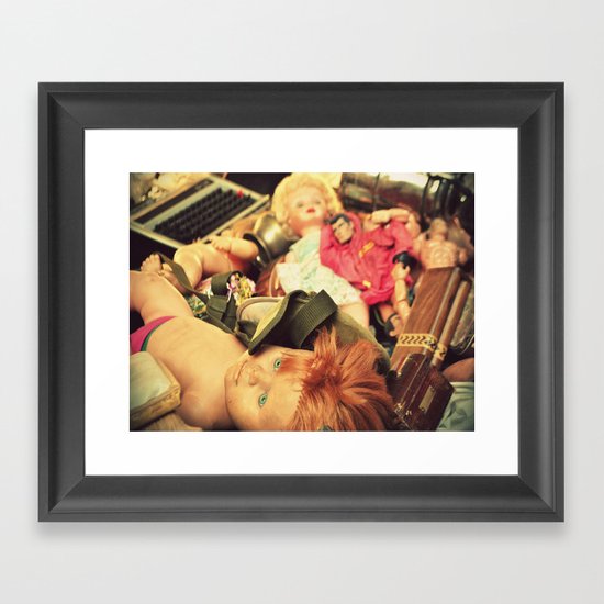 Las muñecas eran malvadas Framed Art Print