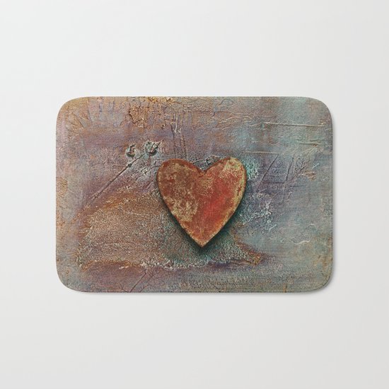 Rusty grunge love heart Bath Mat