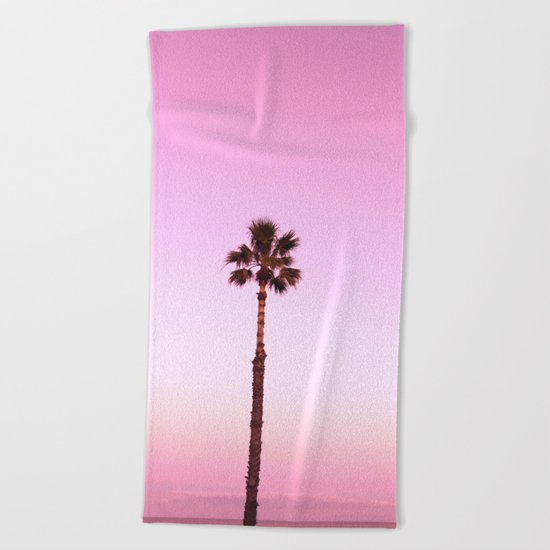 Stand out - twilight pink Beach Towel