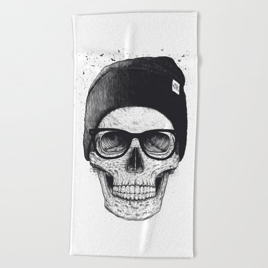 Black Skull in a hat Beach Towel