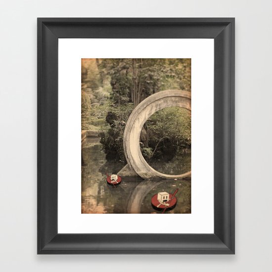 r i s o i n fu g a Framed Art Print