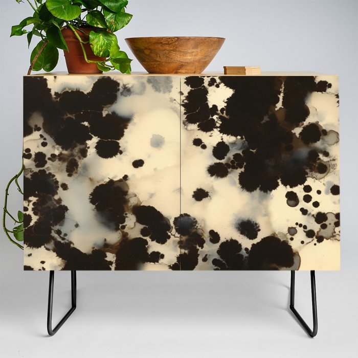 Black and White Tortoiseshell Pattern