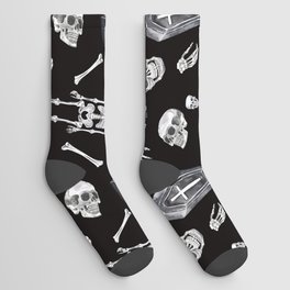 Creepy skull seamless pattern. Watercolor spooky Halloween illustration. Dead men, skeleton, coffin on black background. Design in vintage goth style.  Socks
