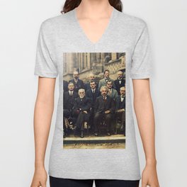 EINSTEIN - Solvay Conference 1927 Einstein Scientists Group V Neck T Shirt