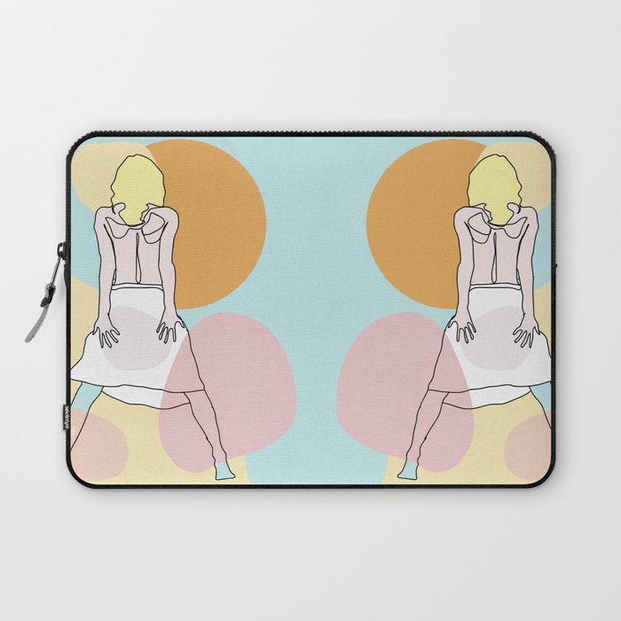 In front to the sun Laptop Sleeve