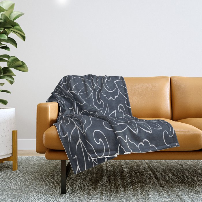 Floral Outlines Traditional Japanese Pattern Throw Blanket