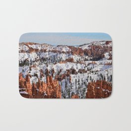 Bryce Canyon - Sunset Point Bath Mat | Sedimentary, Geology, Nationalpark, Brycecanyon, Winter Scene, Travel, Hoodoos, Hiking, Photo, Evergreentrees 
