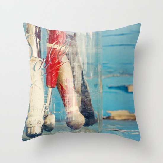 vintage nest Throw Pillow