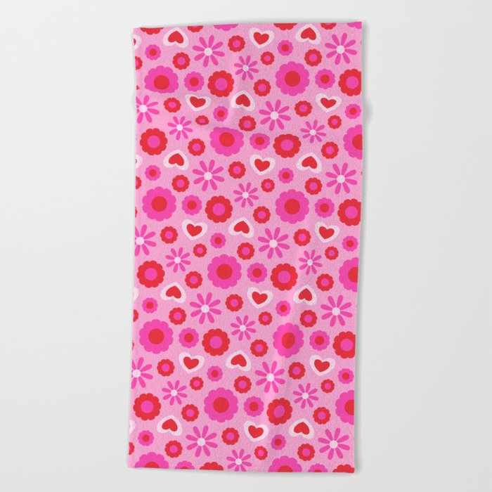 CHARMING FLORAL LOVE HEARTS PATTERN Beach Towel