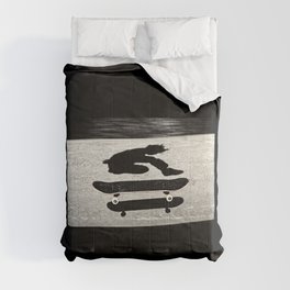 snadwiched skateboard Comforter