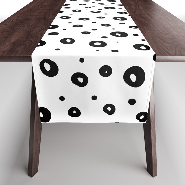 bw circles Table Runner