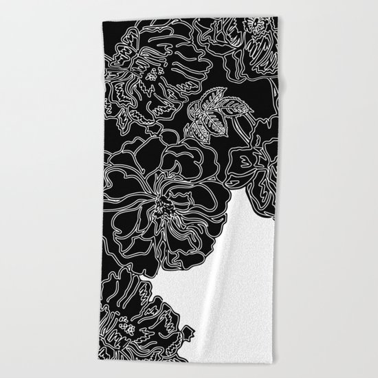 FLORAL IN BLACK AND WHITE Beach Towel