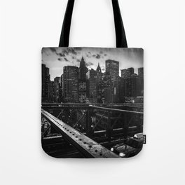 Brooklyn Bridge and Manhattan skyline in New York City black and white Tote Bag