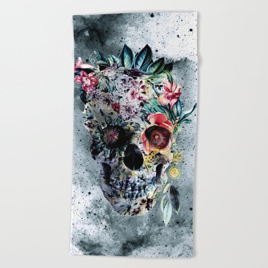 Memento te hominem esse Beach Towel