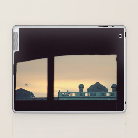 Lo inesperado Laptop & iPad Skin