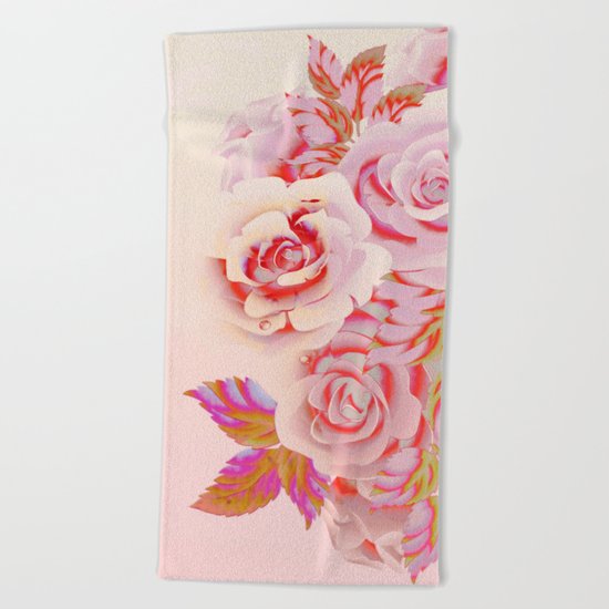 composition florale en rose Beach Towel