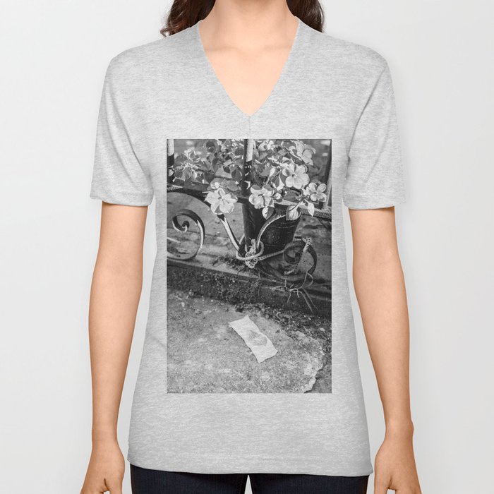 Love at the Cemetery V Neck T Shirt
