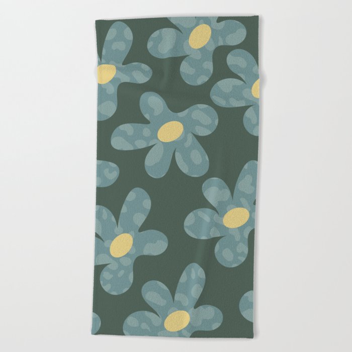 Cute Retro Daisy Floral Green Pattern Beach Towel