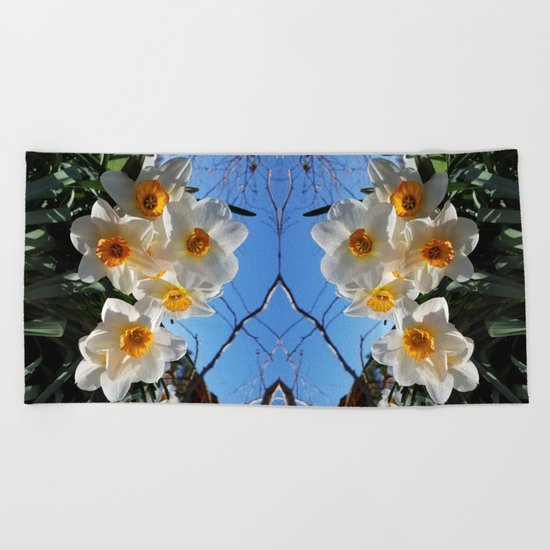 Sunny Faces of Spring - Gold and White Narcissus Flowers Beach Towel