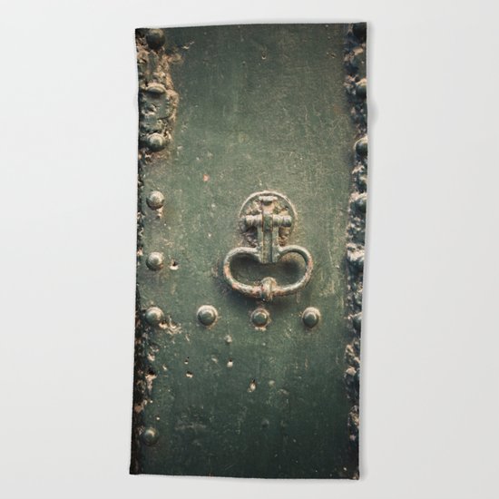 Doorknocker Beach Towel