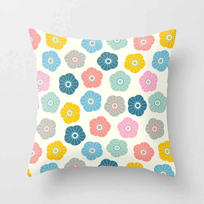 SPRING DAISIES FLORAL PATTERN with CREAM BACKGROUND Throw Pillow