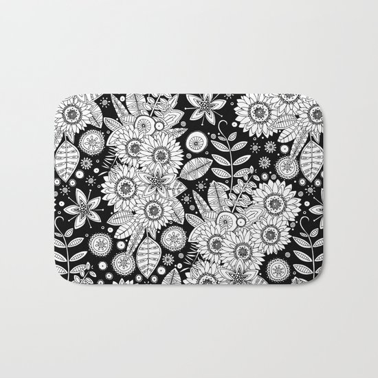 daisy mono pop Bath Mat