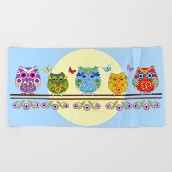 Chilling Summer owls Beach Towel